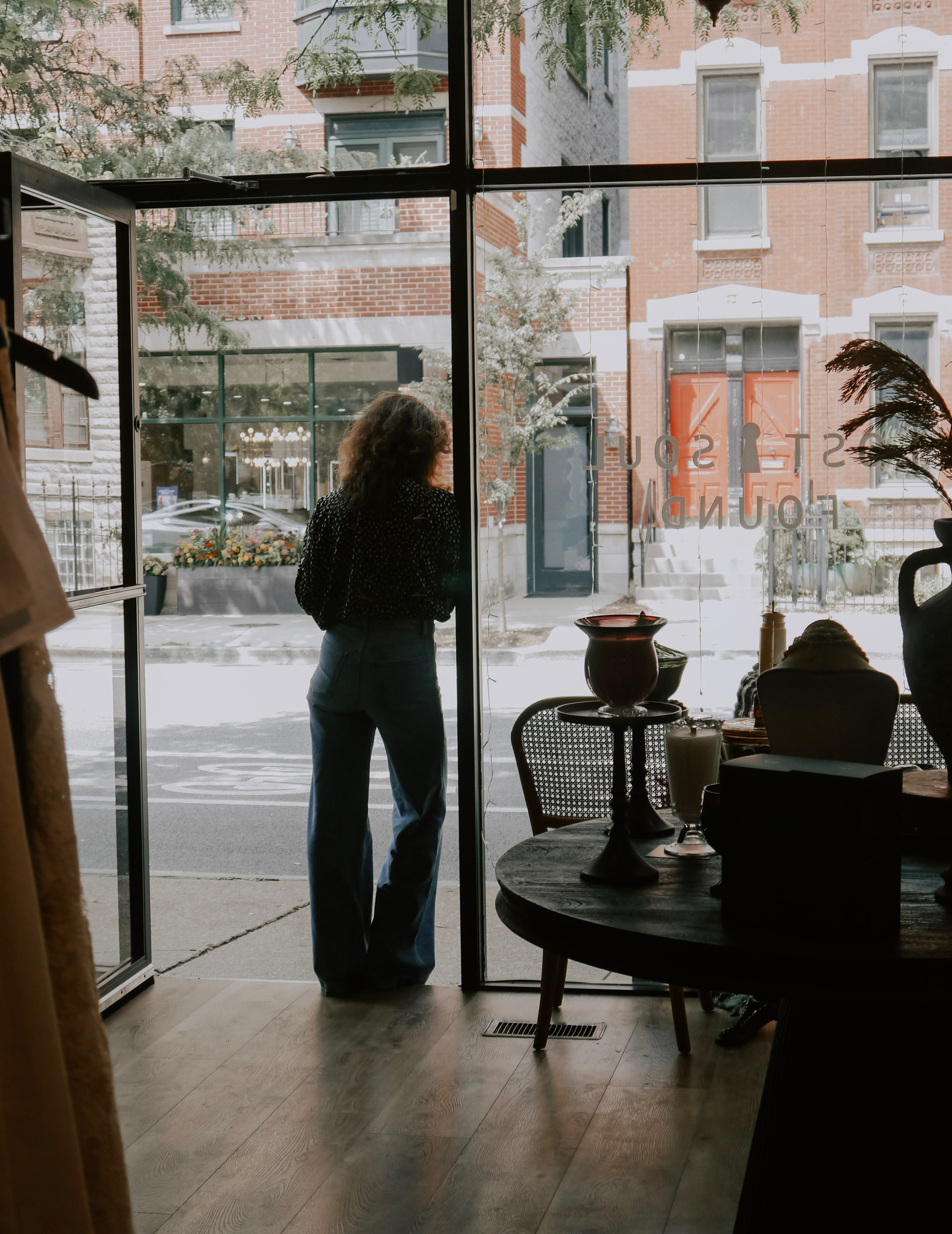 The Art of the Shift: Parisian Chic Wardrobe for Summer-to-Fall