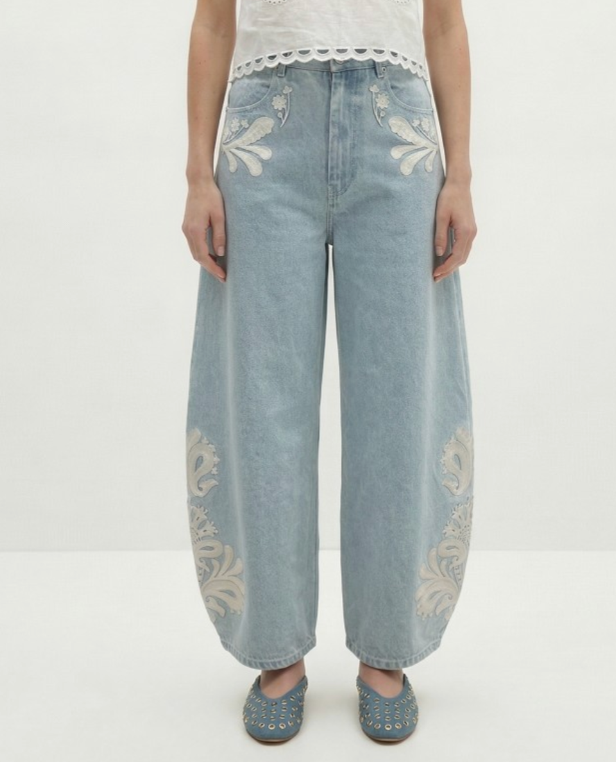 Lightwash Embroidered Barrel Jean