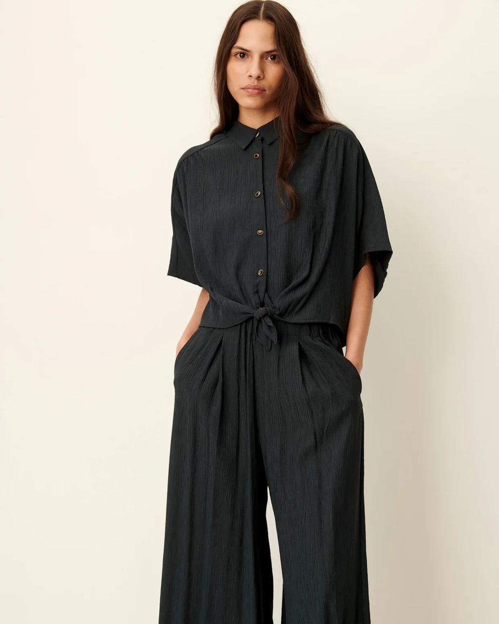 Alfassa Shirt | Front Tie Seersucker Top in Smoke Green